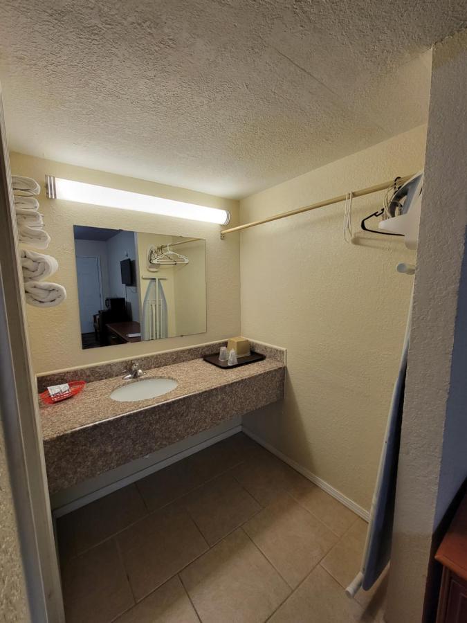 Eddy'S Motel เพลสเซนตัน ภายนอก รูปภาพ